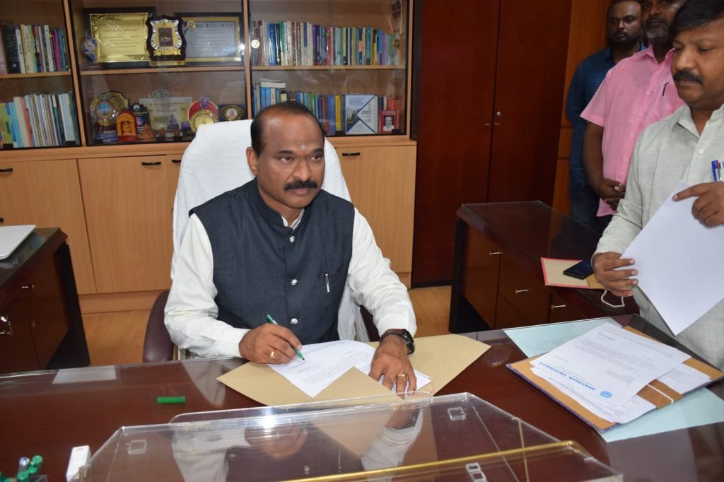 Honarable Vice-Chancellor I/c Assumes Office- Photos