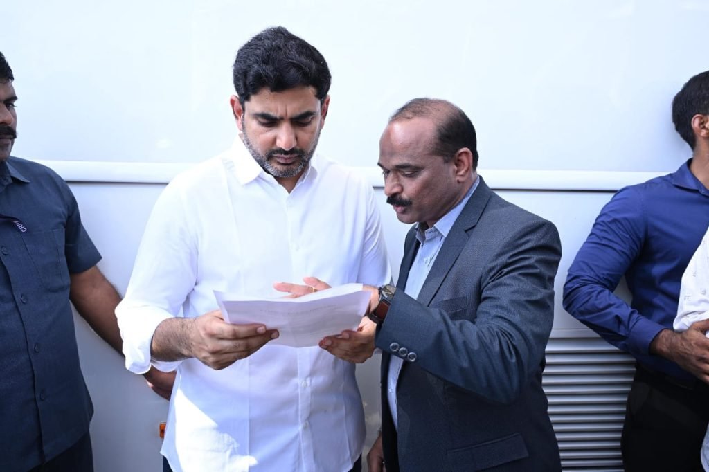 DU-VC & Registrar Meets Minister